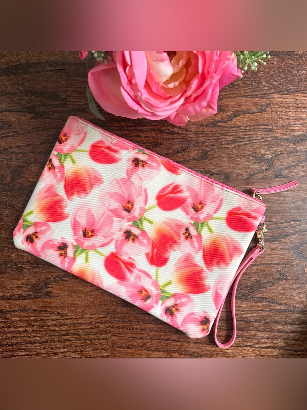 Punctuate pink tulip print wristlet